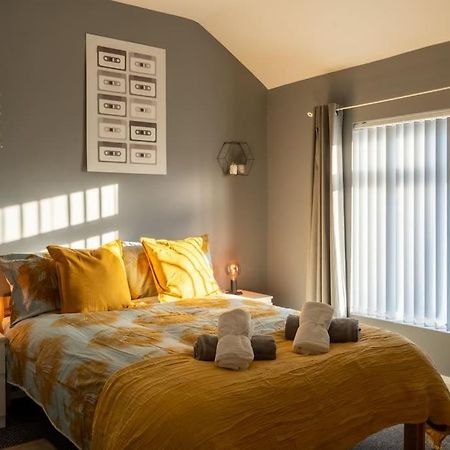 Vibrant City Centre Townhouse With Free Parking Rare Outdoor Patio 贝尔法斯特 外观 照片