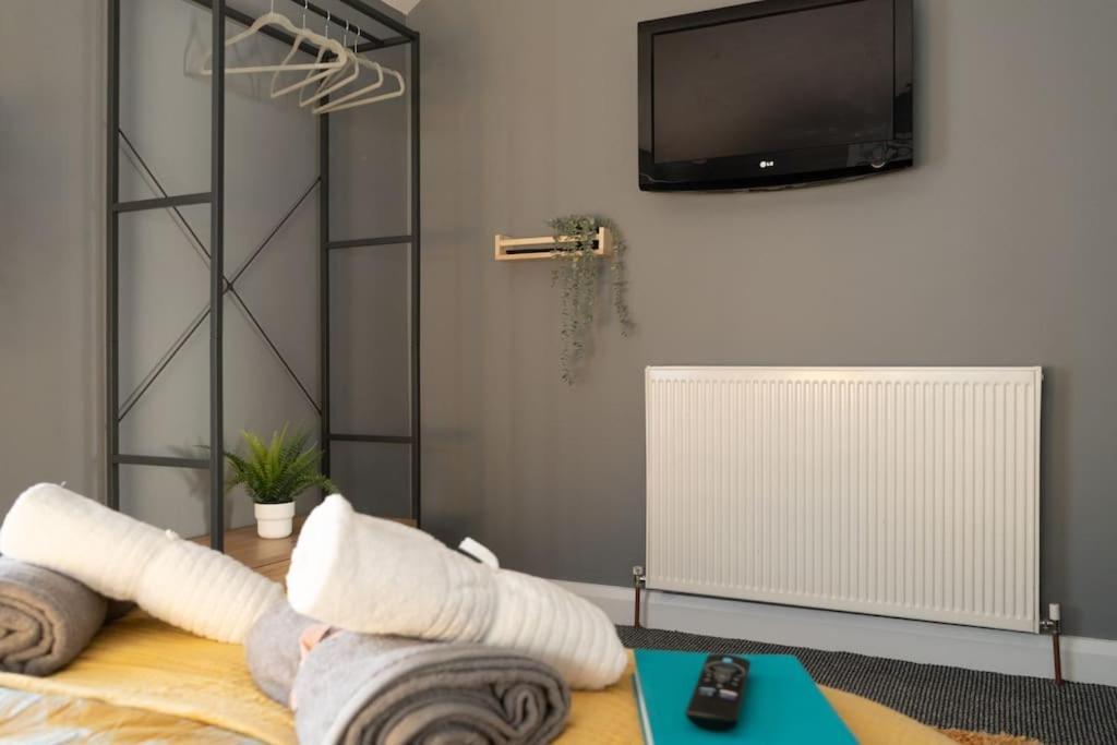 Vibrant City Centre Townhouse With Free Parking Rare Outdoor Patio 贝尔法斯特 外观 照片